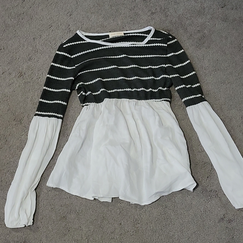 TWO TONED FLOWY TOP
